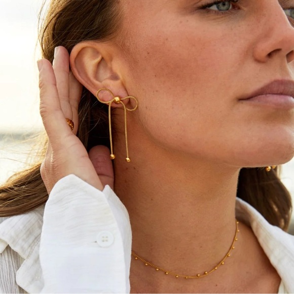 Elegant 18k Gold plated Katie Bow Earrings by Beautiful Earth. NWT. Studs. - Picture 3 of 7